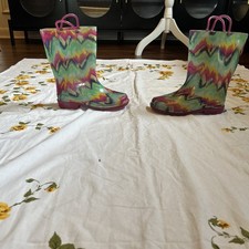 Girl’s Rainbow Color Light-Up Rain Boots Size 13/1 (One Size for Kids) Girls' Raincoat price