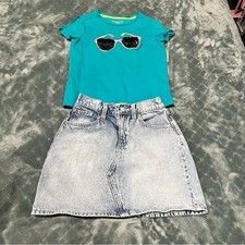Old Navy Teal T-Shirt with Sunglasses Graphic girls outfit 8/10 Kids' Sunglasses price