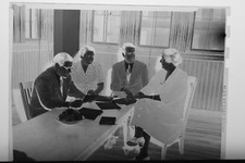 (1) B&W Press Photo Negative Men Women Signing Papers Gourds Fall Scene T1922 Photo Papers & Acetates price