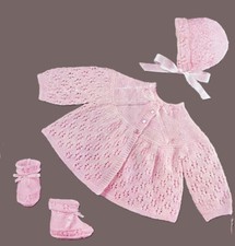 Baby Strickanleitung für Matinee Mantel, Haube & Stiefel in 4-lagig passend für 17-19"H25 Jungen-Babybooties price