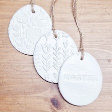 3 x geprägte Ton Osterei Deko. Cremefarbene Türschublade hängende Ornamente Baby-Door Ornament price