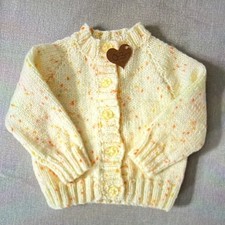 Handgestrickte Wollstrickjacke, Langarm, Knopfleiste. Baby 0-3 Monate. Baby-Strickjacke price