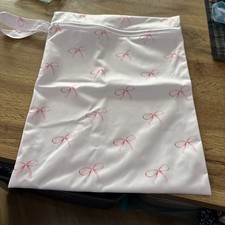 Brandneu Urlaub große Nassbeutel Baby Windeln Periode Schwimmen rosa Schleifen Fitnessstudio Urlaub Strand Baby-Nassbeutel price