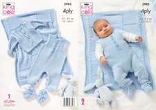 Strickmuster Zopfmuster Jacke Latzhose Decke Stiefel King Cole Baby 4fädig 5983 Mädchen-Babybooties price
