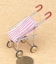 Puppenhaus Baby Buggy Kinderwagen Kinderwagen rot-weiß gestreift Maßstab 1:12 tumdee Strollers und Prams price
