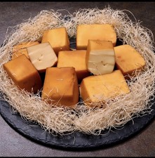 250g Gouda Käse mild und lecker Hobby geräuchert Delikatese Apfel Holz Späne Butter und Margarine price