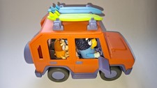 Bluey Heeler 4WD Familienfahrzeug mit 4 Figur Und 2 Surfboards Batteriebetriebenes Auto price