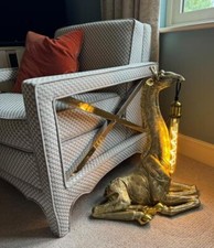 Sitzende Giraffe - große Stehlampe / Schreibtischlampe - gold - 61 cm hoch - schrullig Floor Lampe price