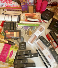 Beauty Mystery Box - 10 Artikel Make-up, Hautpflege & Bad Geschenkset False Eyelash Produkte price