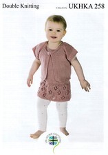 Doppelstrick DK Muster - Spitze Baby Strickjacken Kleid & Mütze Set UKHKA 258 Baby-Clothing Set price