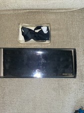Vintage schwarzes Kummerbund & Fliege Set in Originalkartons Tie Set price