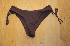BIKINI UNTERTEIL BADE SLIP GRÖSSE M S BRAUN MIT RILLENSTRUKTUR SEITLICH RAFFBAR Bikini price