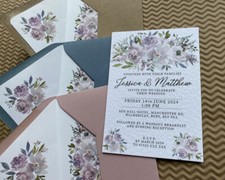 Luxus MAUVE Pfingstrosen HOCHZEITSEINLADUNG Karten staubig rosa blau Blumen Blätter Davetiye price