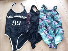 3x Mädchen Badeanzug GR: 146/152 Mädchen-Bademode price