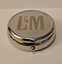 TASCHENASCHENBECHER m. Zigarettenablage L&M Metallfarben Taschenascher NEU Aschenbecher price