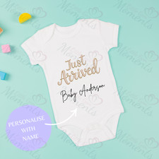 Personalisierter gerade eingetroffener neuer Baby Body. Individuelle Babyweste. Krankenhaus Outfit Baby-Erstausstattung fürs Krankenhaus price