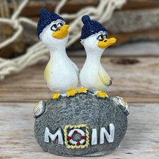 2 lustige Möwen mit Mütze auf Stein - MOIN - 6,5cm maritime Deko Figur Dekofigur price