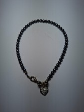 Armband aus schwarzen Perlen, Modeschmuck, Anhänger Schleife und Herz 23 cm lang Modeschmuckarmband price
