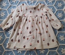 John Lewis geblümtes Mädchen Langarmkleid 3-6 Monate Baby-Kleid price
