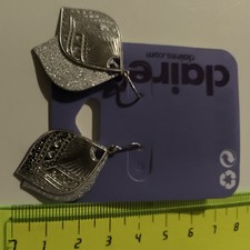 Silberfarbige  Filigran-Ohrhänger, 2 cm x 4 cm, von Claire's Accessories Costume Earrings price
