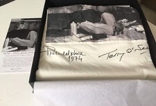 David Bowie Terry O’Neill Iconic Images Limited Edition T-Shirt Box Set Small 30 Modest Wear Set price