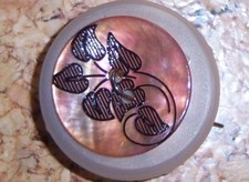 Knopf rund mit Blumen Seco Knopf 10107 Perlmutt verschiedene Farbe 23 mm Pearlescent Paint price