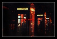 FOTO BLOOMSBURY LONDRES ANTES DE TELÉFONOS MÓVILES TODOS SOLÍAMOS SUBIR A LA CAJA ROJA Teléfonos móviles outlet / exposición price