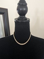 Collar de perlas de imitación graduado de colección con cierre de filigrana Pearl Collar price