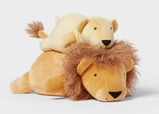 Almohada de peluche con peso Pillowfort LEÓN Y BEBÉ NUEVA CON ETIQUETAS LISTA PARA ENVIAR Oro Almohada para bebé price