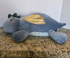 Almohada de felpa con peso Pillowfort Dragon Baby azul alas doradas 20" limpia Oro Almohada para bebé price