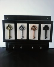 Soporte de pared para llaves y correo Wooden Wall Arte price