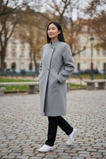 Abrigo de mujer gris claro, corte de moda tira de botones asimétrica talla 38 Abrigo de mujer price