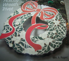 Wm A Rogers Guirnalda de Navidad Remache Decoración de Pared Plato de Plata Esmalte, 2 X De Colección Trivet price