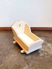 Cuna pequeña para casa de muñecas para mueble mecedora de madera sin pintar de vivero 1:12 Habitación de bebé muebles price