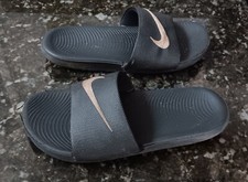 NIKE SLIDES NIÑAS NIÑOS SANDALIAS PLANAS DE VERANO NEGRAS PANTUFLAS 5Y Unisex Infantil Slippers y Sandals price