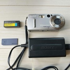 Cámara digital Sony Cyber-shot DSC-P9 probada con accesorios plateada 4MP Digital Cámara Accesorios price