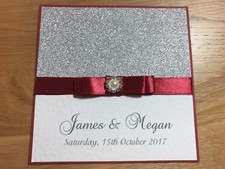 Invitación de boda - Tarjeta plateada brillante brillante y doble lazo borgoña Davetiye price