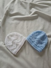 2 Nuevos sombreros tejidos a mano bebé niño/niña 1 blanco y 1 azul talla prematuros/muñecas Gorro para bebé price