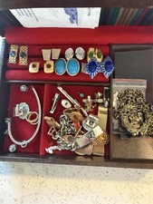 Joyero con gemelos y otras piezas de joyería Gemelos price