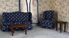 Nuevo juego de sala de estar para casa de muñecas de stock antiguo sofá, sillón, mesas de café y auxiliares 1:12 Set de salón y sala de estar price