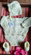 Conjunto punto para bebé cubrepañal, jersey, capota y patucos. Primera puesta Patucos para bebé price