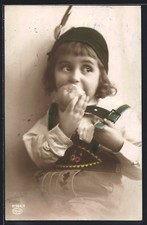 Foto postal Amag n.º 61564 /4: Niño joven en pantalones de cuero come una... Pantalones de niño price