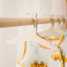 Percha de madera para bebé de 10 piezas percha para bebé decoración de habitación para niñas almacenamiento Ropa Percha para bebé price