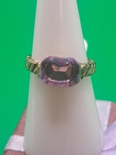 Anillo Tono Dorado Con Piedra Púrpura Color Claro Talla 7 Artículo #34 Colored Stone Anillo price