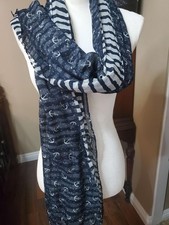 Bufanda ligera envolvente azul marino y blanco con patrón de ancla Bufanda price