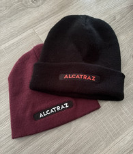 Paquete de 2 sombreros gorro tejido con parche con logotipo de Alcatraz talla única negros y borgoña elásticos Unisex Beanie price