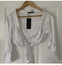 Dans le style satin épaules dénudées haut cravate détail bouton sur bras Arm Sleeves femme price