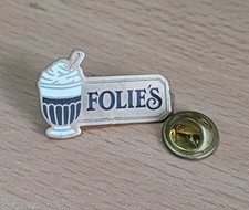 (B3) pin's FOLIES YAOURT alimentation signé danone Yaourt price