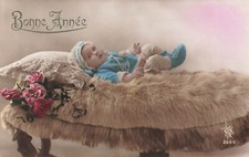 CP BONNE ANNEE BEBE BONNET COUCHÉ SUR FOURRURE - ROSES Bébé couche price