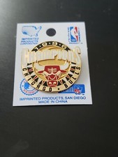 CHICAGO BULLS 1996 CHAMPIONS TEAM LOGO IMPRINTED PRODUCTS COLLECTIBLE PIN RARE Basketball produits price